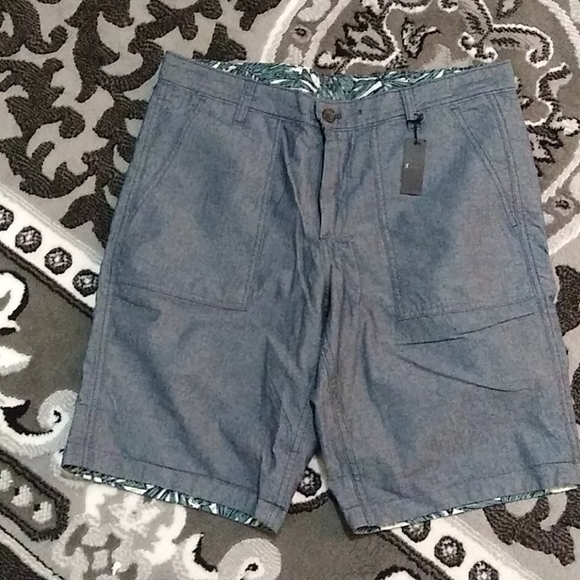 Cool reversible GAP shorts NWT - Picture 1 of 6